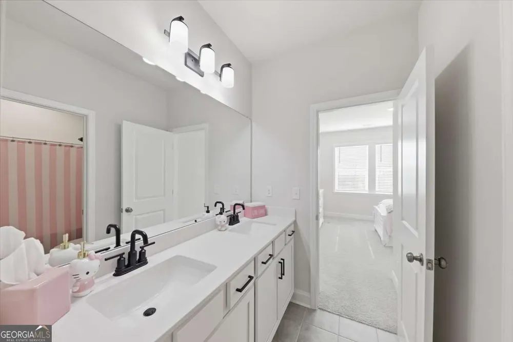 3939 Alderstone DR Flowery Branch, GA 30542