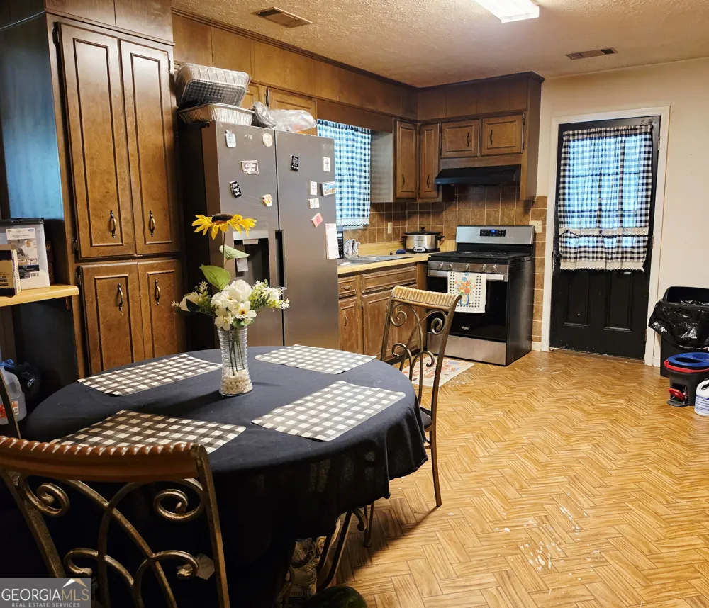 1901 Sawmill RD Ailey, GA 30410