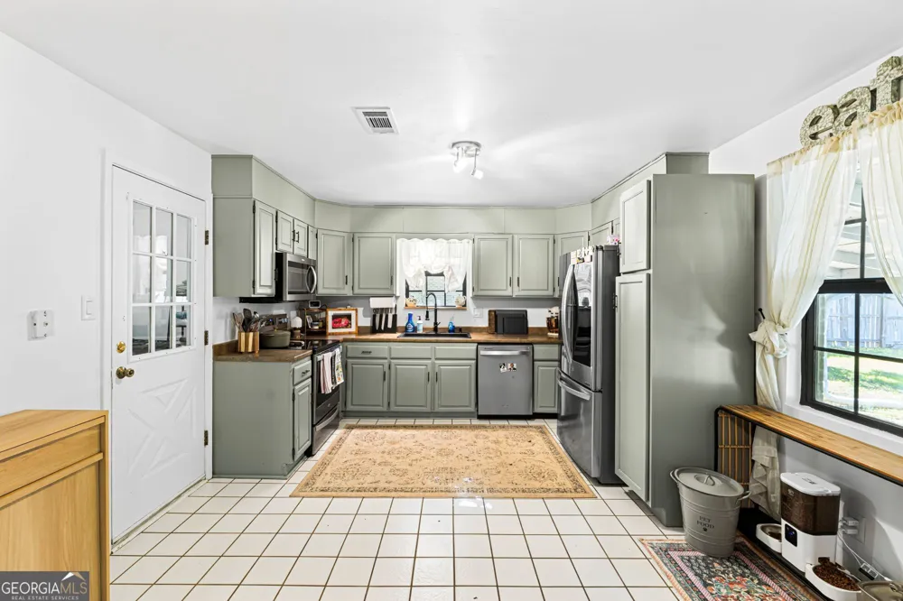121 Barnesdale DR Warner Robins, GA 31093