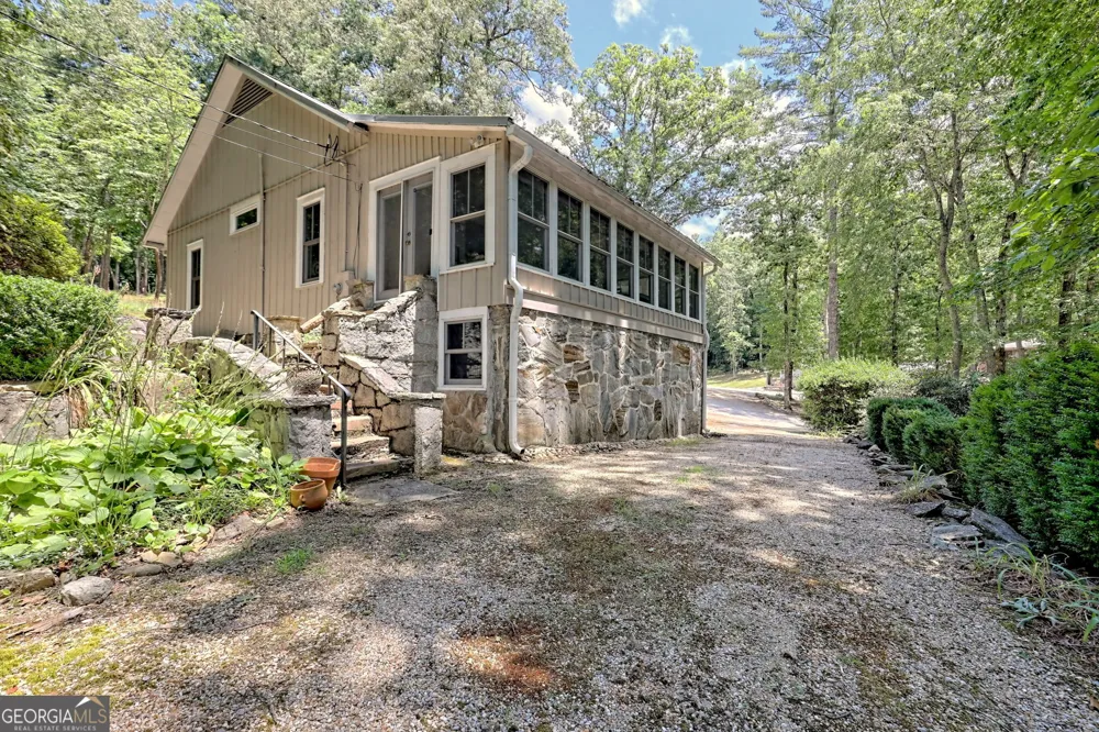 208 Colony RD Dillard, GA 30537