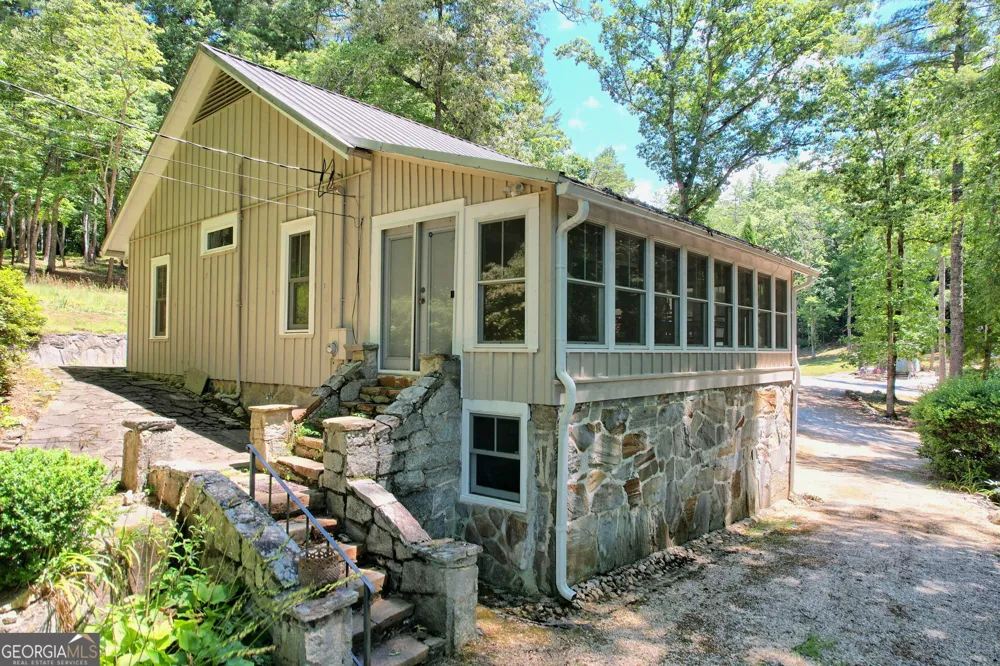208 Colony RD Dillard, GA 30537
