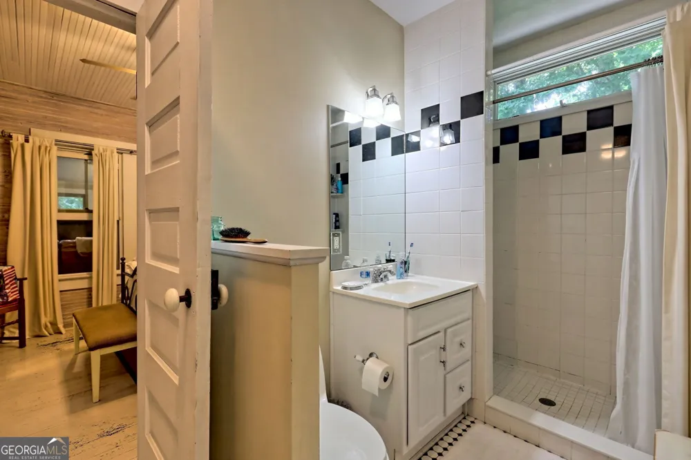 208 Colony RD Dillard, GA 30537