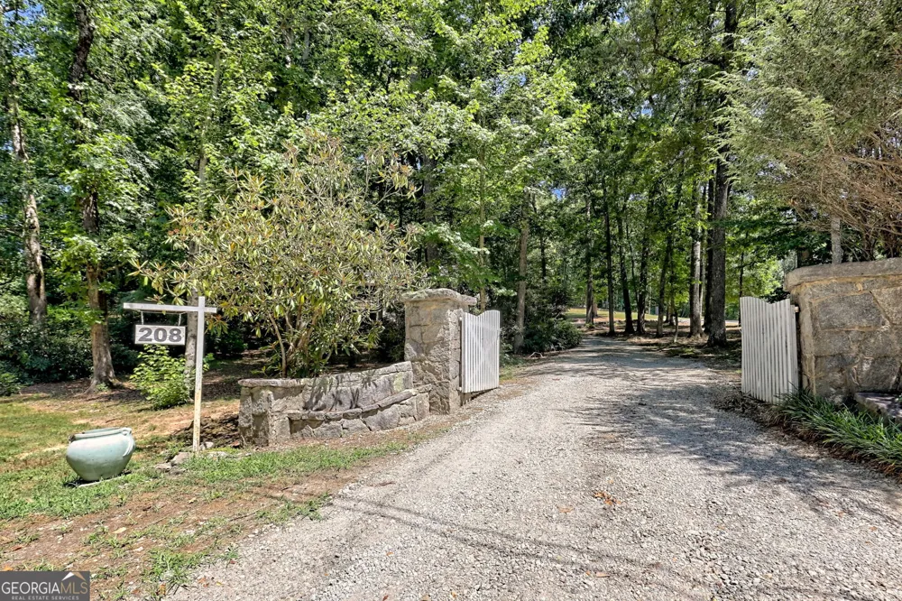 208 Colony RD Dillard, GA 30537