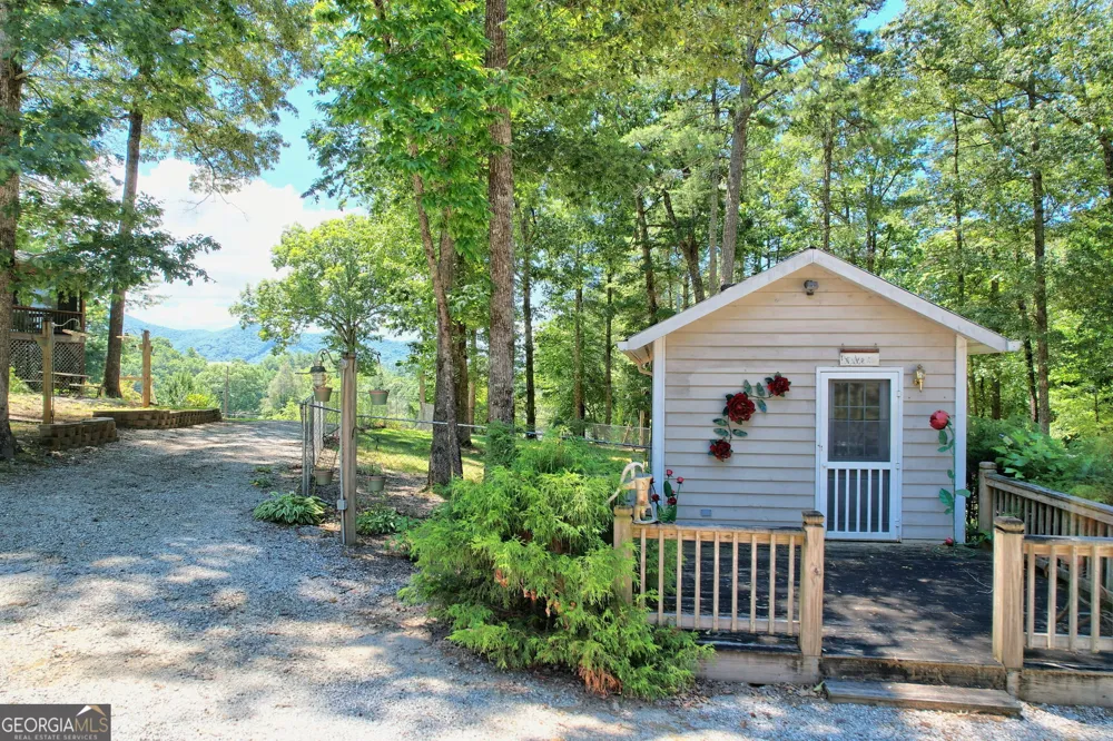 208 Colony RD Dillard, GA 30537