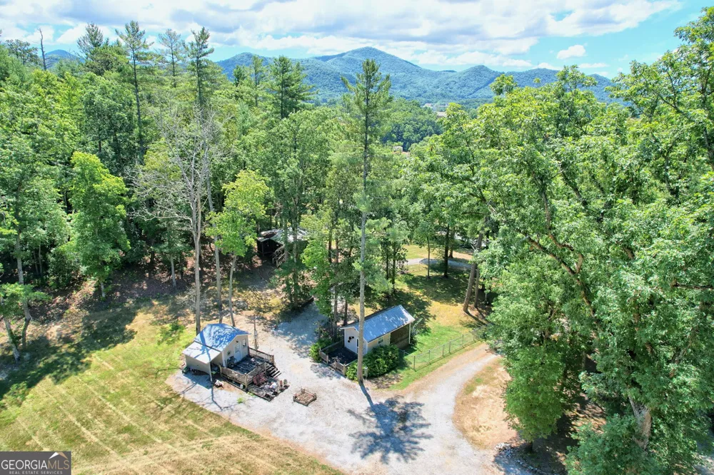 208 Colony RD Dillard, GA 30537