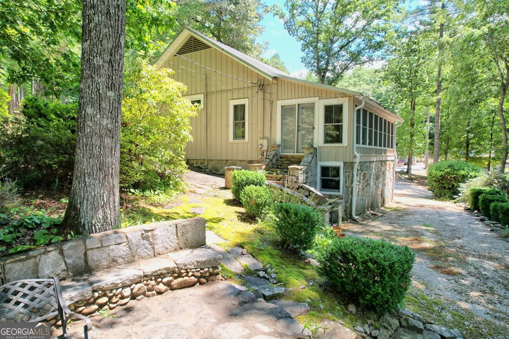 208 Colony RD Dillard, GA 30537