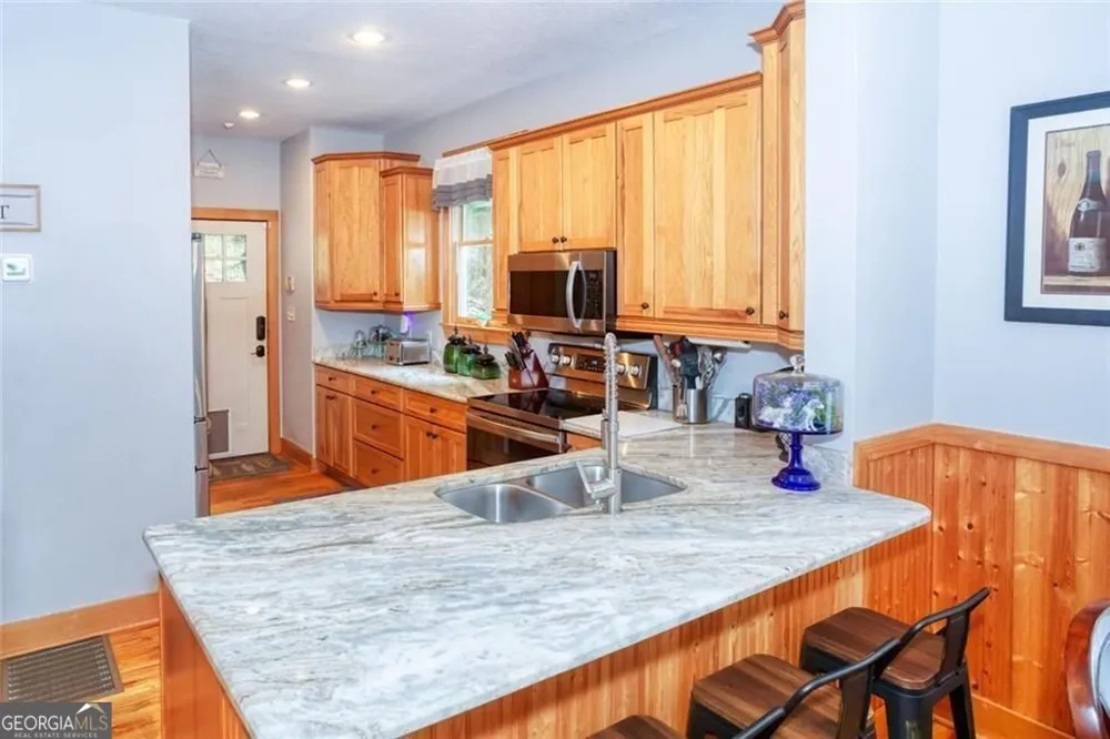 190 Raintree CT Demorest, GA 30535
