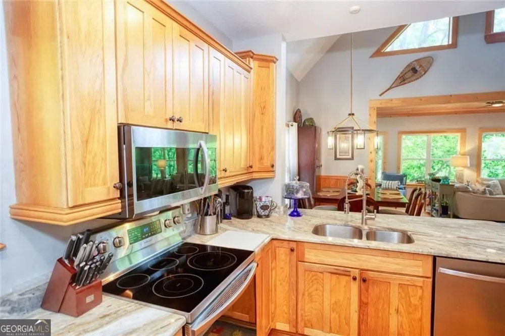 190 Raintree CT Demorest, GA 30535