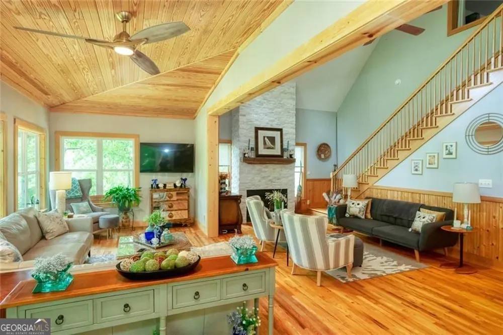 190 Raintree CT Demorest, GA 30535