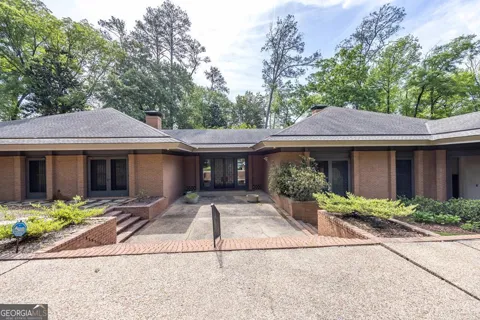2718 Averett DR