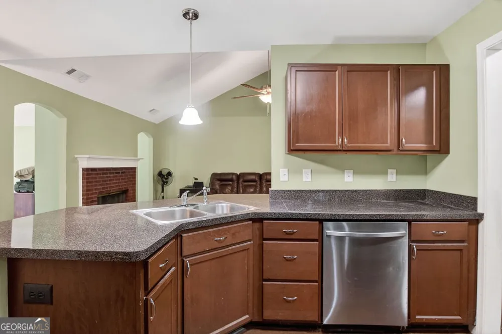 254 Taylor LN Winterville, GA 30683