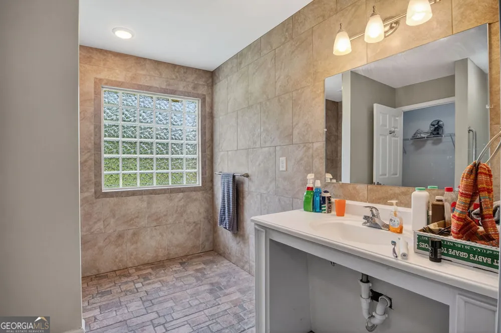 254 Taylor LN Winterville, GA 30683