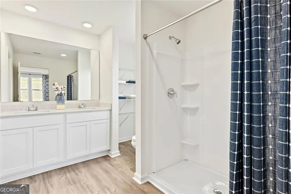 211 Woodlake LNDG Hartwell, GA 30643