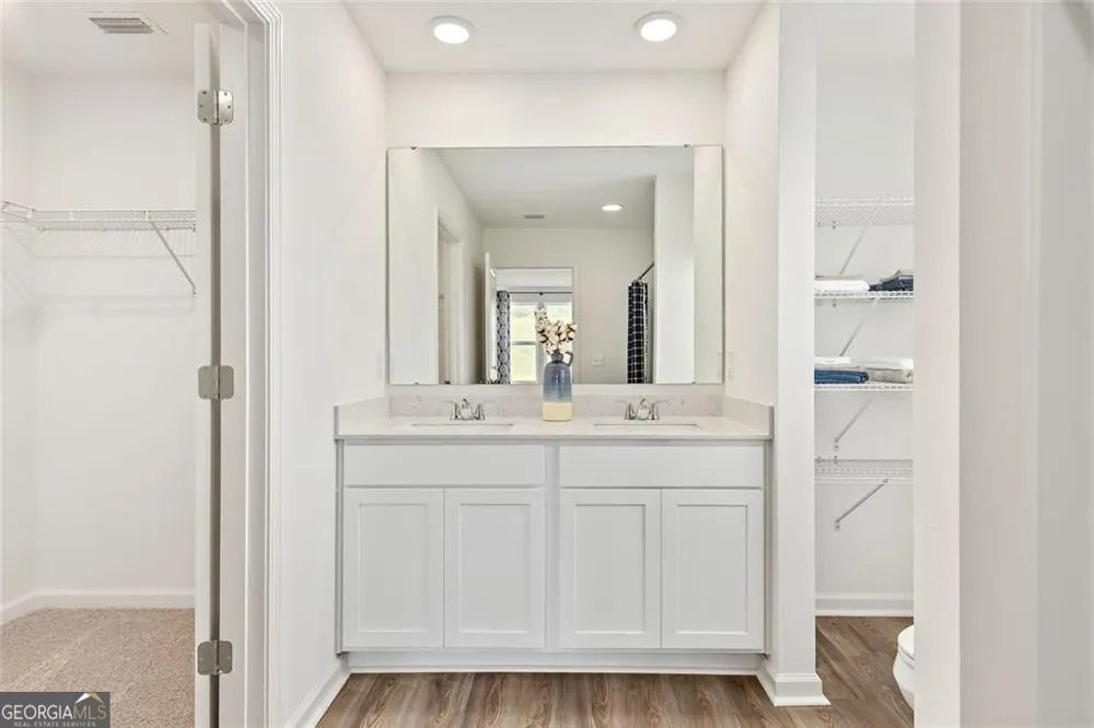 211 Woodlake LNDG Hartwell, GA 30643