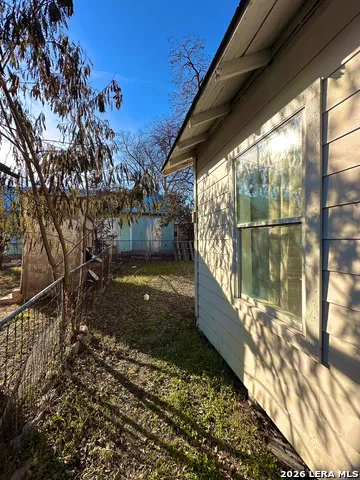 711 S TRINITY ST San Antonio, TX 78207