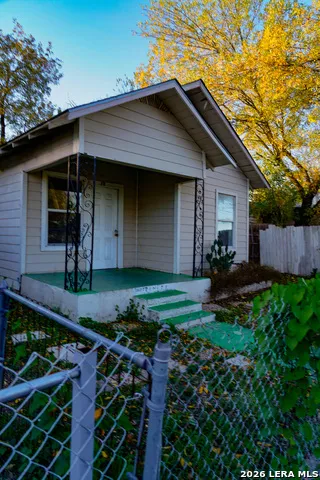 711 S TRINITY ST San Antonio, TX 78207