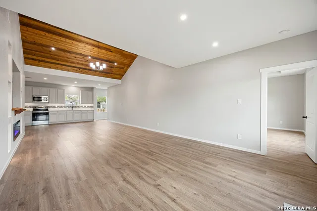 316 Royal Oaks Dr Somerset, TX 78069