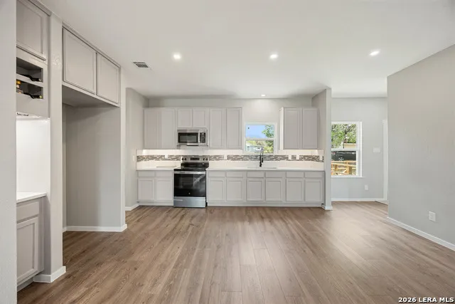 316 Royal Oaks Dr Somerset, TX 78069