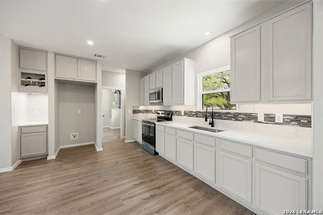 316 Royal Oaks Dr Somerset, TX 78069