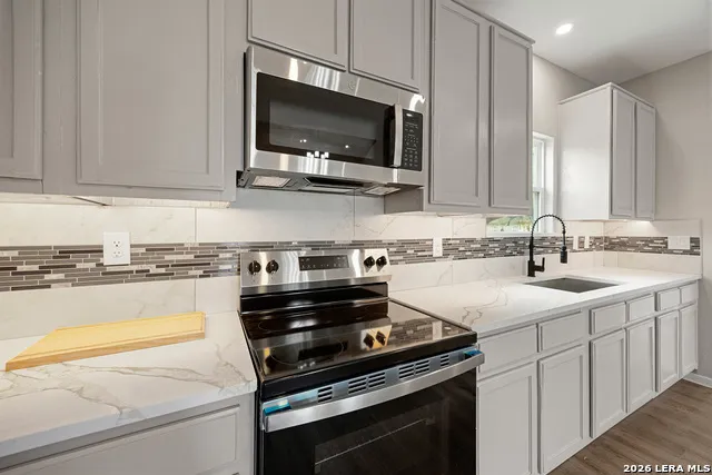 316 Royal Oaks Dr Somerset, TX 78069