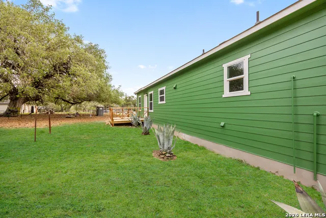 316 Royal Oaks Dr Somerset, TX 78069