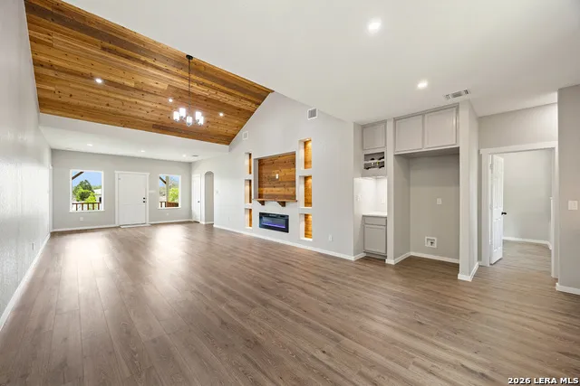 316 Royal Oaks Dr Somerset, TX 78069
