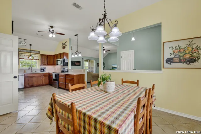 175 CREEKWOOD DR Gonzales, TX 78629