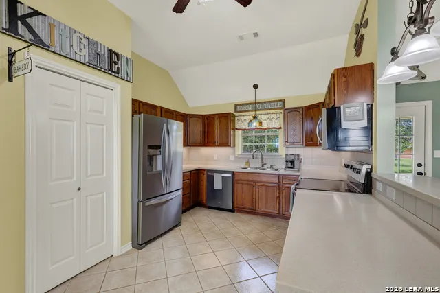 175 CREEKWOOD DR Gonzales, TX 78629