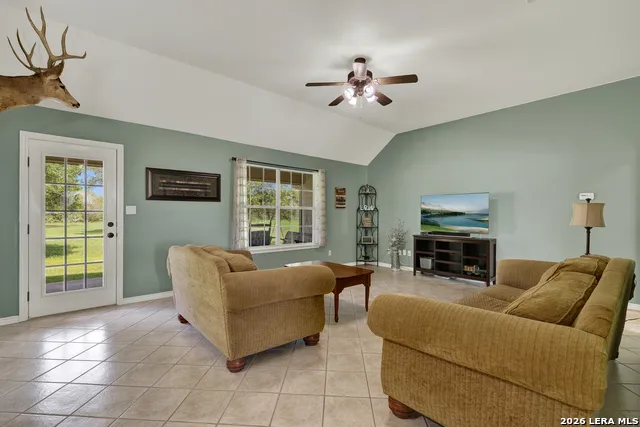 175 CREEKWOOD DR Gonzales, TX 78629