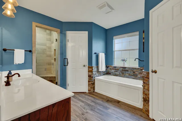 175 CREEKWOOD DR Gonzales, TX 78629