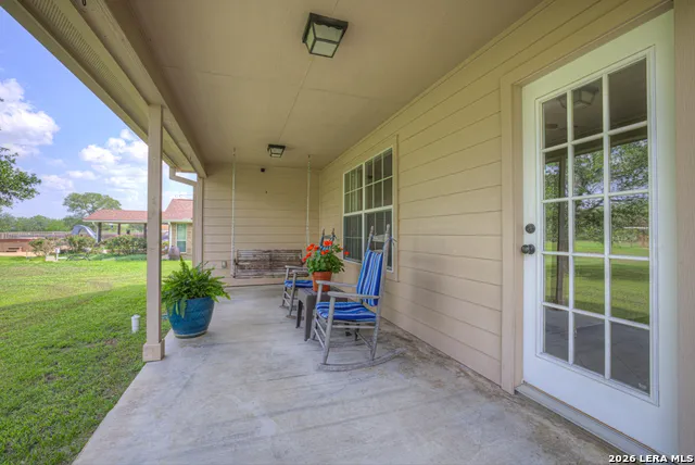 175 CREEKWOOD DR Gonzales, TX 78629