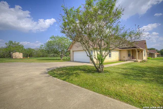 175 CREEKWOOD DR Gonzales, TX 78629