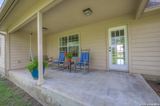 175 CREEKWOOD DR Gonzales, TX 78629