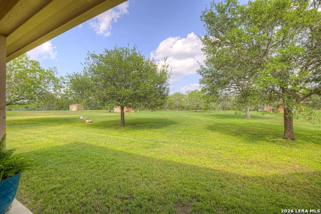175 CREEKWOOD DR Gonzales, TX 78629
