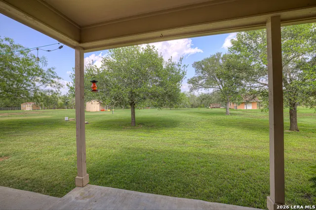 175 CREEKWOOD DR Gonzales, TX 78629