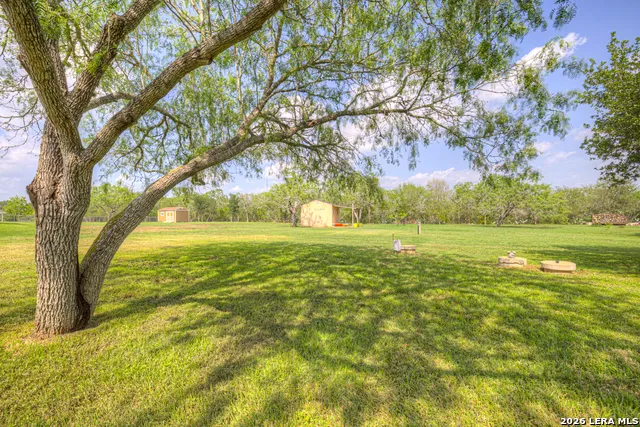 175 CREEKWOOD DR Gonzales, TX 78629