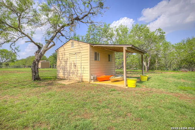 175 CREEKWOOD DR Gonzales, TX 78629