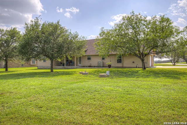 175 CREEKWOOD DR Gonzales, TX 78629