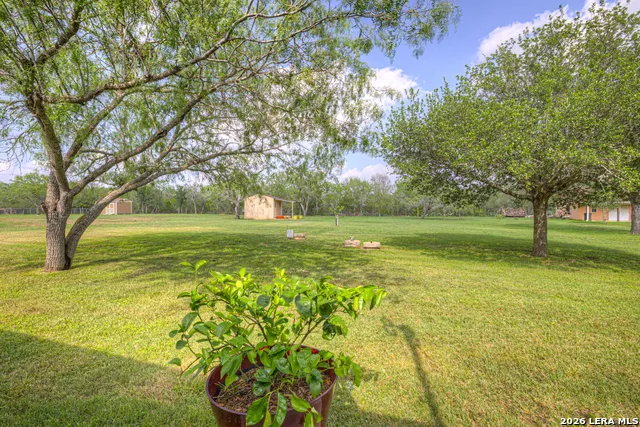 175 CREEKWOOD DR Gonzales, TX 78629