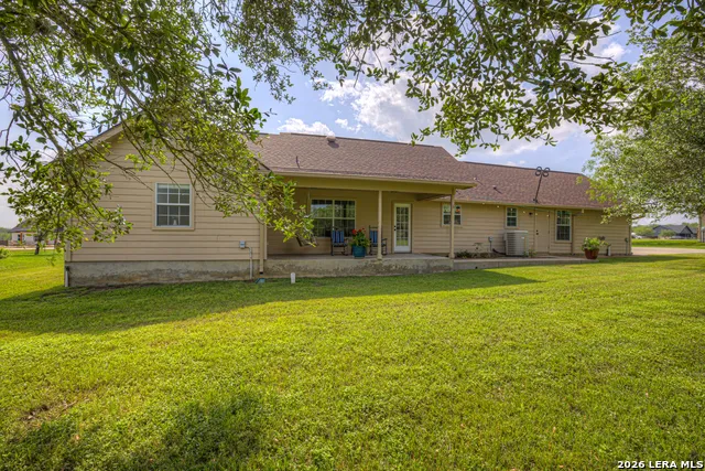 175 CREEKWOOD DR Gonzales, TX 78629