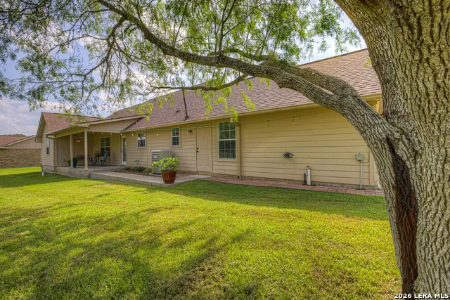 175 CREEKWOOD DR Gonzales, TX 78629