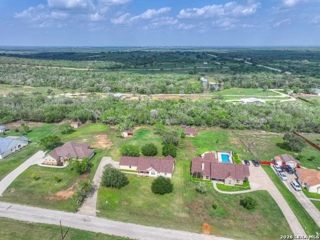 175 CREEKWOOD DR Gonzales, TX 78629