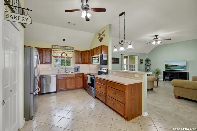 175 CREEKWOOD DR Gonzales, TX 78629