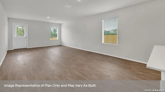 303 Windflower Cove Luling, TX 78648