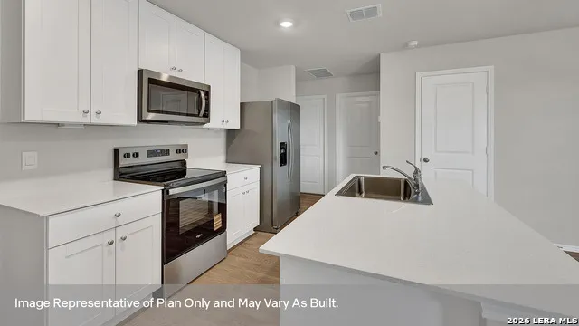 303 Windflower Cove Luling, TX 78648