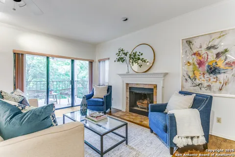 1022 Navarro #306