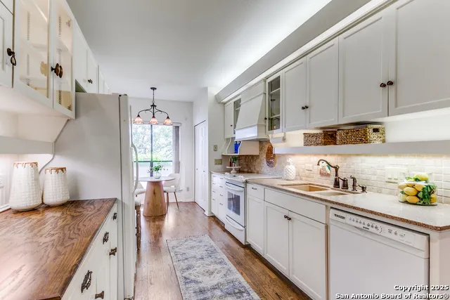 1022 Navarro #306 San Antonio, TX 78205