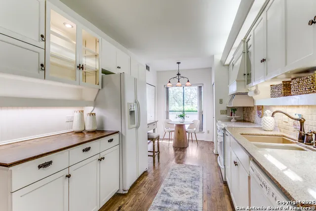 1022 Navarro #306 San Antonio, TX 78205