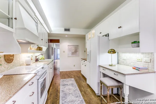 1022 Navarro #306 San Antonio, TX 78205