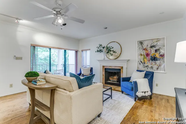 1022 Navarro #306 San Antonio, TX 78205